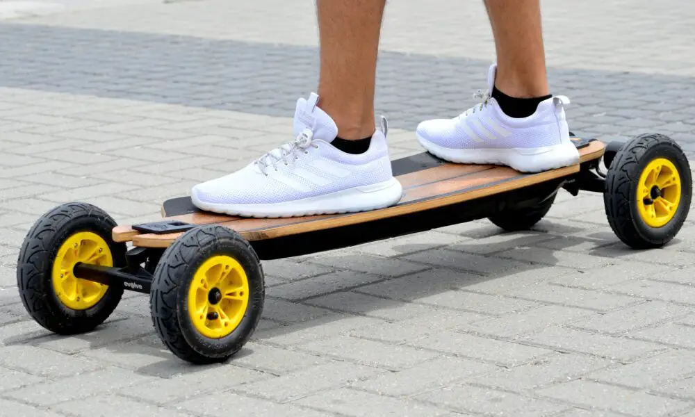 Best Electric Skateboards For Commuting [ Reviews & Buying Guide ]