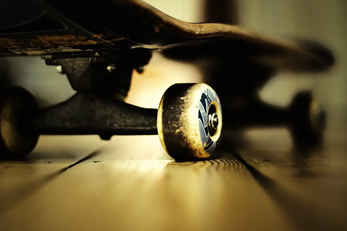 or Loose Should Skateboard Trucks Be? - Beginners' Guide ⋆ Skate Newswire